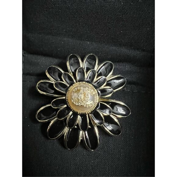 Chanel Gold tone Black Flower Brooch cc pearl rhinestone pin - Picture 1 of 8